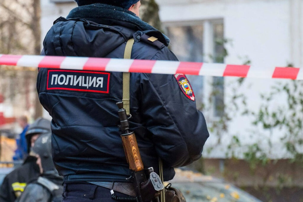 В Екатеринбурге мужчина напал с ножом на прохожих. Трое человек погибли