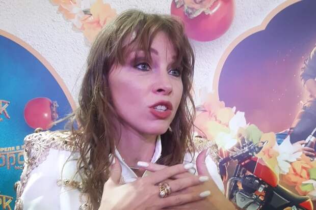 Диброва раскрыла, что живёт с миллиардером в чужом доме