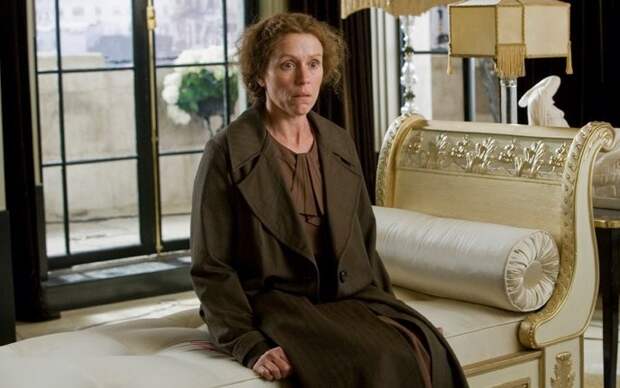 Американский гламур и британское ар-деко в фильме «Мисс Петтигрю» (2008).