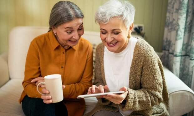 Эти 7 привычек бэби-бумеров, над которыми смеются зумеры, на самом деле полезны