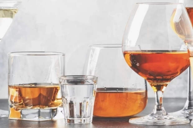 Диетолог Русакова рассказала об опасности домашнего самогона