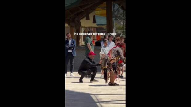 Джейсона Стетхема атаковали россиянки в Турции. Актёр приехал отдохнуть на море, но столкнулся с сотнями поклонниц его пацанских постов. https://t.me/...