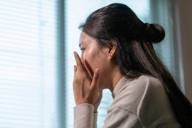 Невеста незадолго до свадьбы проснулась с обвисшей половиной лица