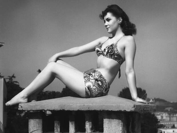 Джина Лоллобриджида на конкурсе красоты "Мисс Италия – 1947".