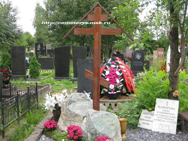 http://cemeterys.ru/new_foto/mayorova2.JPG