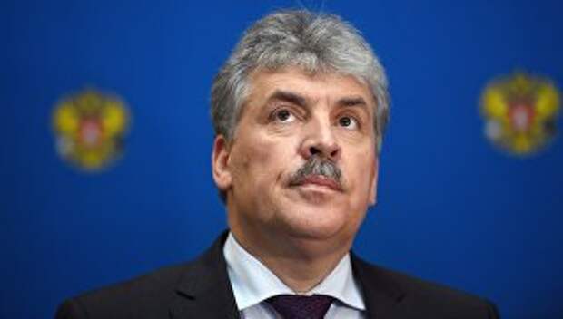 Директор Совхоза имени Ленина Павел Грудинин на приеме документов в ЦИК РФ по выдвижению кандидатов на выборах президента России