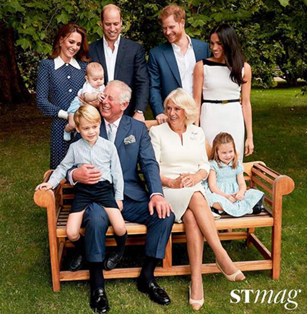 Верхний ряд: Кейт Миддлтон с принцем Луи, принц Уильям, принц Гарри, Меган Маркл. Нижний ряд: принцы Чарльз и Джордж, Камилла Корнуольская и принцесса Шарлотта