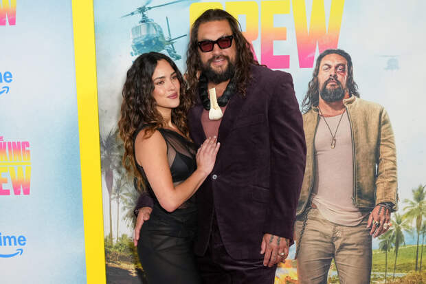 Интимный момент Джейсона Момоа и его возлюбленной на премьере фильма попал на фото