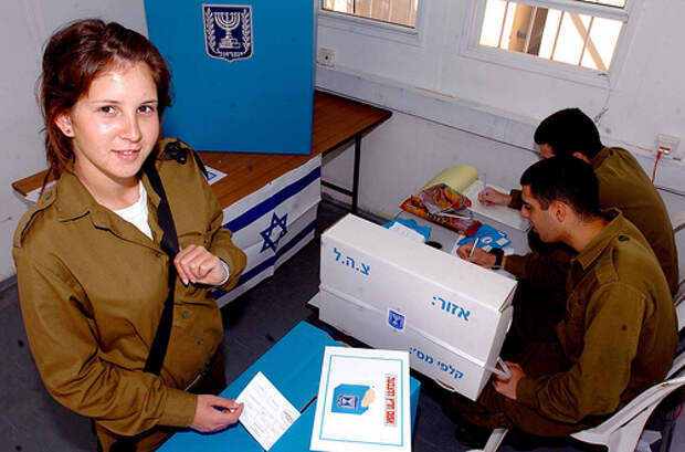 Female Soldier Votes in Israeli Government Elections