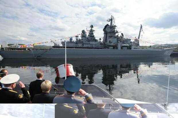 Парад по случаю празднования Дня Военно-Морского Флота.