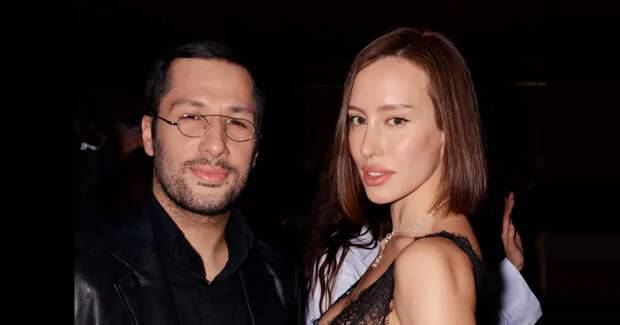 Елизавета Базыкина, Софья Никитчук, Лиза Барашик и "девушки Тимати" Анастасия Решетова и Валентина Иванова на вечеринке в Москве