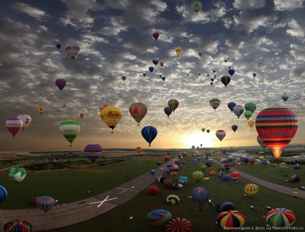 Воздушные шары в небе Франции: 343 шара одновременно! | NewsInPhoto.ru Новости и репортажи в фотографиях (21)