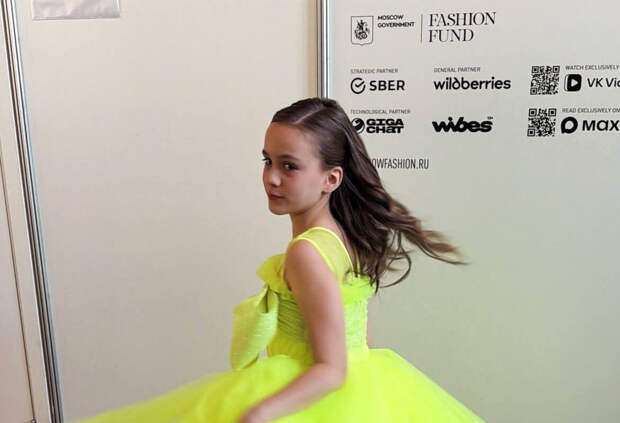 Дочь певицы Виктории Дайнеко приняла участие в модном показе