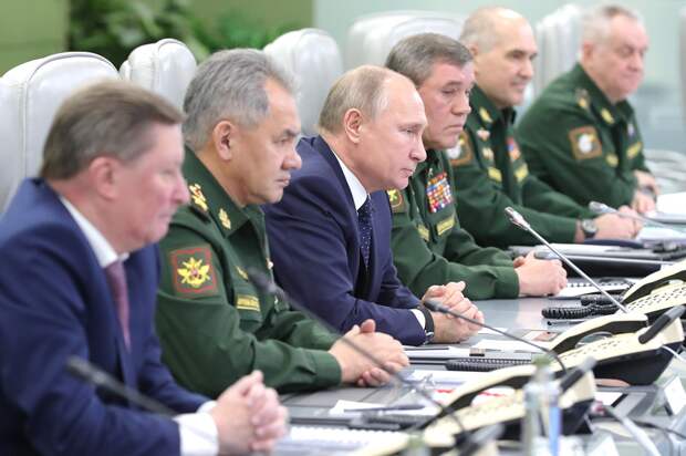 Путин в Национальном центре обороны наблюдает за пуском гиперзвукового Авангарда-2, 26.12.18.png