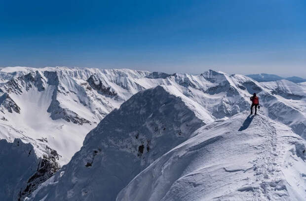 Четверо граждан Молдовы заблокированы в горах Фэгэраш. Из-за экстремальной погоды эвакуация отложена