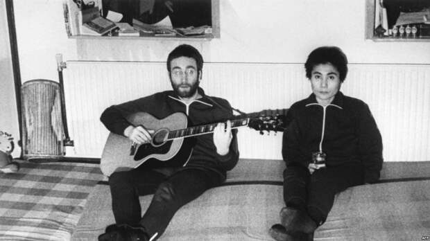 Спортивный костюм Джона Леннона с 1970-х годов будет выставлен на продажу