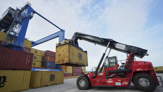 Reuters: Индия в рамках сделки с Трампом обязалась закупать нефть и оружие у США