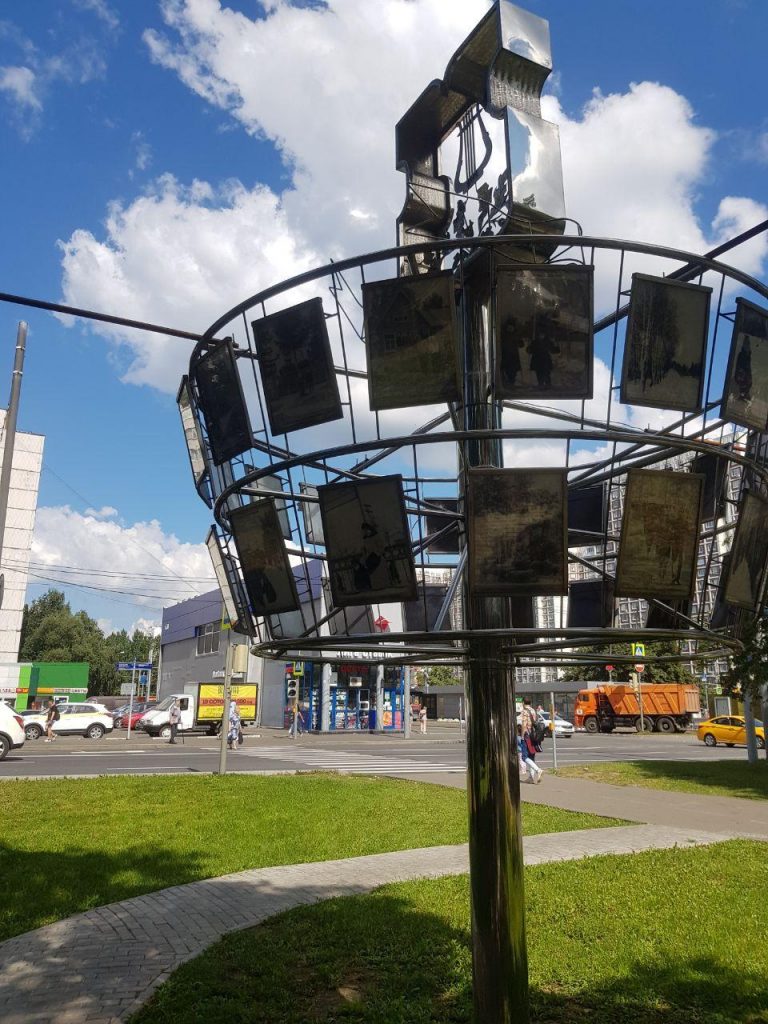 Архивные фотографии Лианозова можно увидеть возле метро «Алтуфьево»