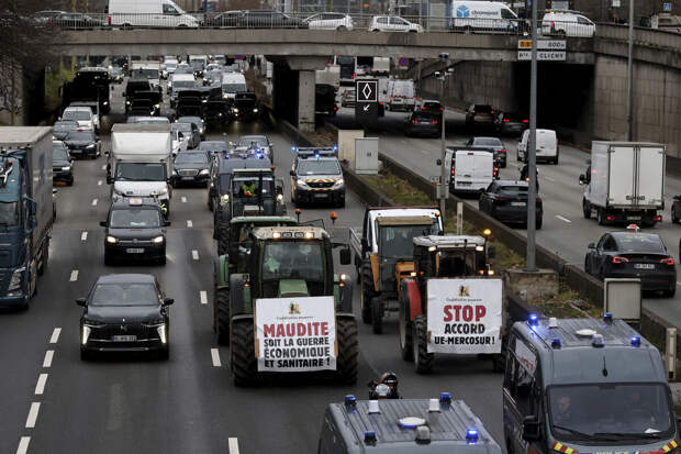 Sud Ouest: фермеры заблокировали движение между Испанией и Францией