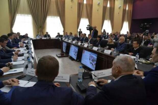 Губернатор Омской области провел рабочую встречу с представителями региональных бизнес-объединений в формате открытого диалога