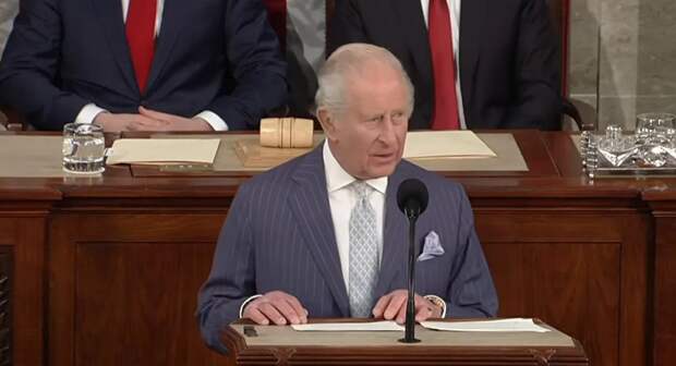 📰 Чтецы по губам: Трамп заявил Карлу о беседе с Путиным - король хотел смены