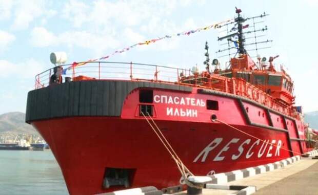 Российский корабль «Спасатель Ильин» ранен, но живой: Зеленский еще и Трампа предупредил