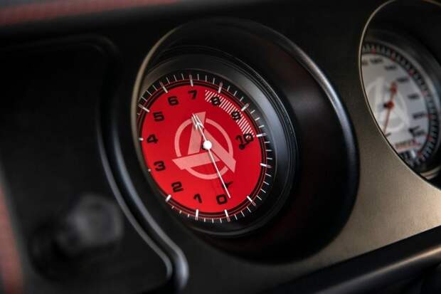 Комик Кевин Харт после автокатастрофы пересаживается на 1000-сильный Dodge Charger