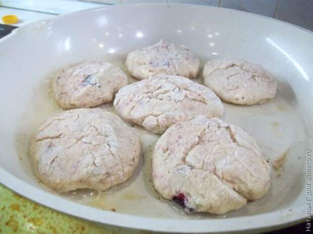 Сырники с орехами и сливами Сырники с орехами и сливами