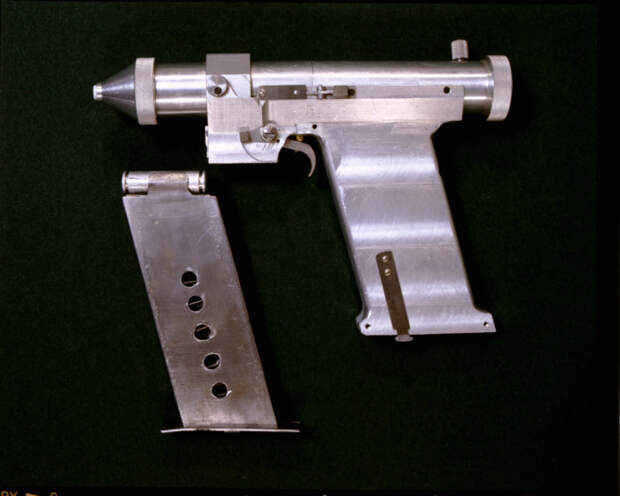 Лазерный пистолет, разработанный в СССР. | Фото: files.school-collection.edu.ru.