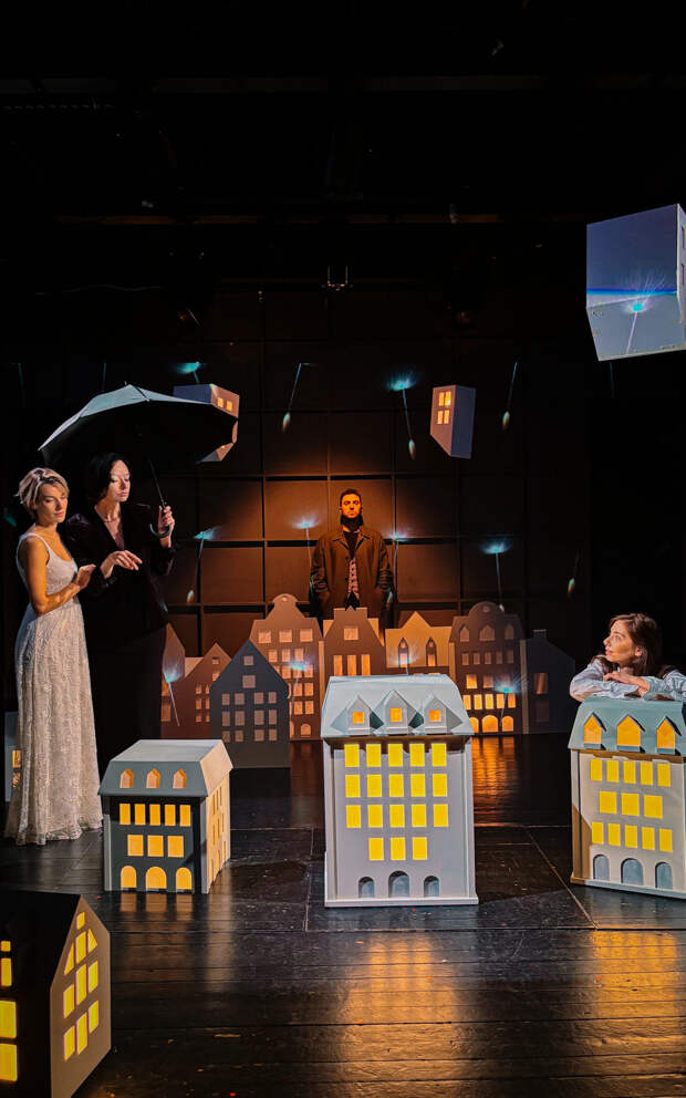 В театре «Человек» поставили спектакль по мотивам сказки Ганса Христиана Андерсена «Калоши счастья»