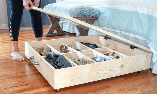Если не хватает места: как организовать хранение под кроватью