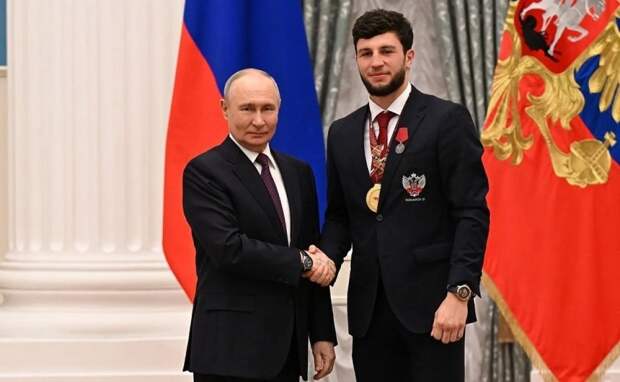 Путин наградил тульского боксёра Бижамова за победу на чемпионате мира в 2025 году