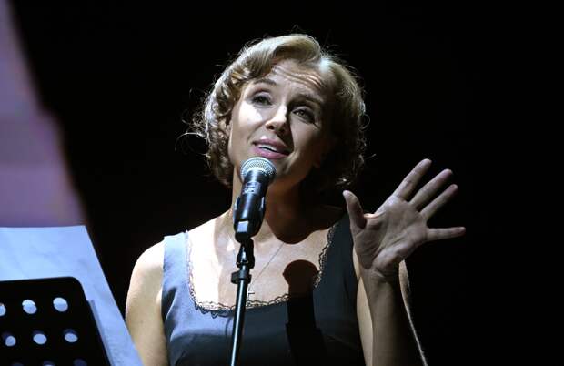 Алферова процитировала Евангелие на фоне развода с Бероевым