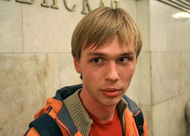 МВД призналось в ошибках в деле задержания журналиста "Медузы", коллеги вышли с одиночными пикетами в защиту Ивана Голунова