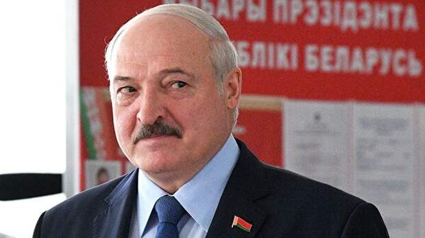 Президент Белоруссии Александр Лукашенко голосует на выборах президента Белоруссии на избирательном участке в Минске Президент Белоруссии Александр Лукашенко голосует на выборах президента Белоруссии на избирательном участке в Минске