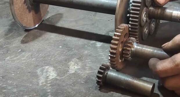 Как сделать мощную ручную лебедку — сможет вытянуть даже закопанный в землю бетонный столб Как сделать мощную ручную лебедку — сможет вытянуть даже закопанный в землю бетонный столб