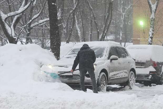 Врач Невокшанов: уборка снега — одна из самых рискованных нагрузок для сердца