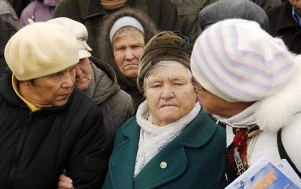 Женщина усыновила 10 бабушек и дедушек, чтобы заботиться о них