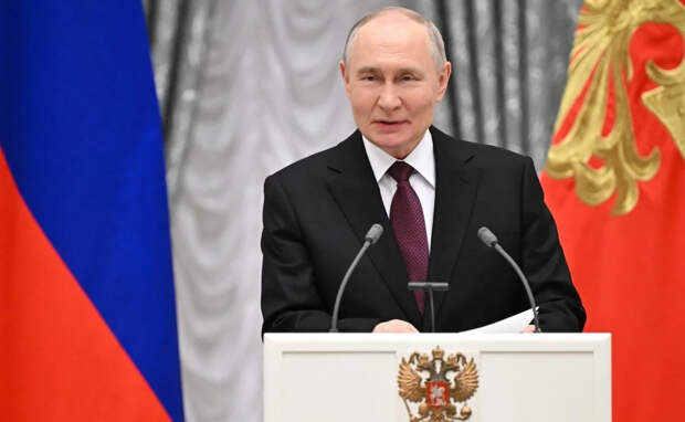 Путин наградил экс-главу района Горловки медалью после ранения
