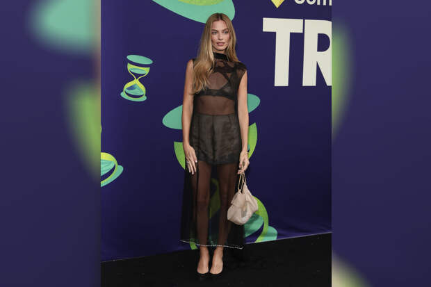 Актриса Марго Робби пришла на фестиваль в прозрачном платье