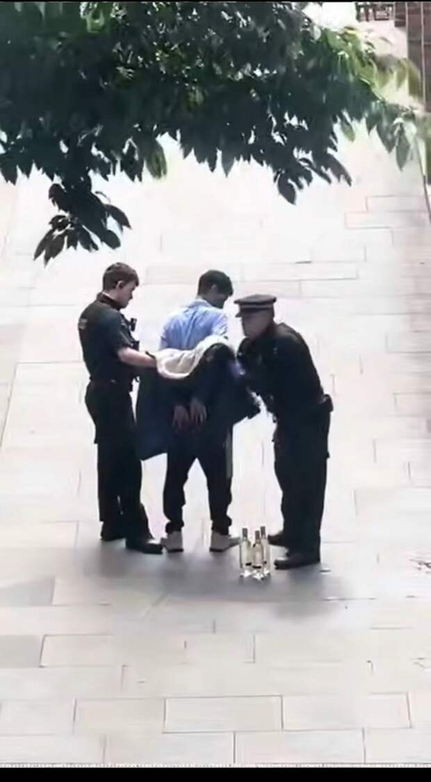 Обычная куртка когда надо закупиться за 5 минут до закрытия