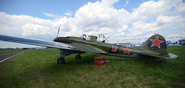 Самолет ИЛ-2 (1942 г.) Самолет ИЛ-2 (1942 г.)