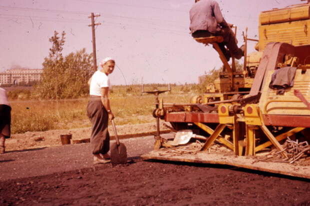 Советская технология укладки асфальта по ГОСТ в 1960-х годах. 