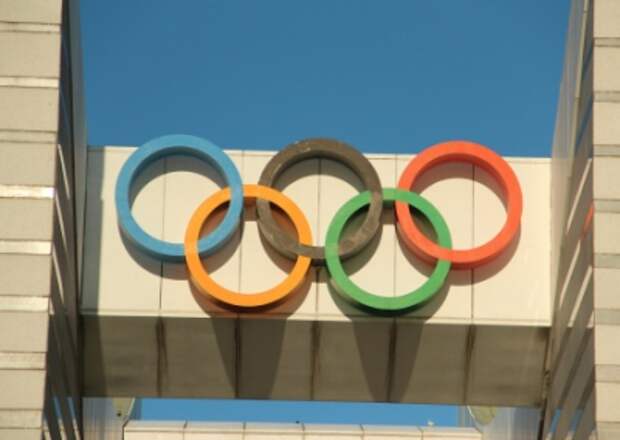 «Ещё триколор развевается или уже нейтральный флаг?» Власти Санкт-Петербурга намерены платить миллионы рублей олимпийцам с белым флагом