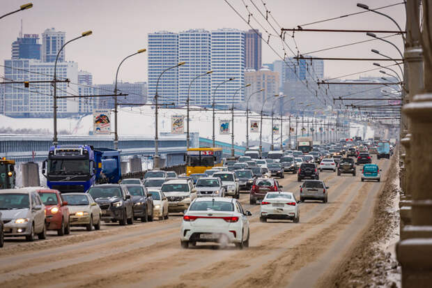 Самый загруженный автомобилями день недели назвали в Новосибирске