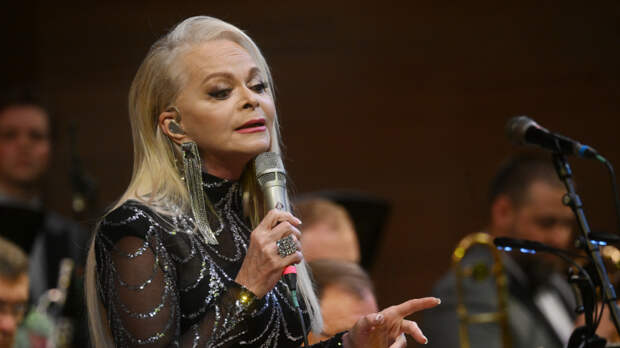 Певицу Ларису Долину госпитализировали с сильной болью в позвоночнике