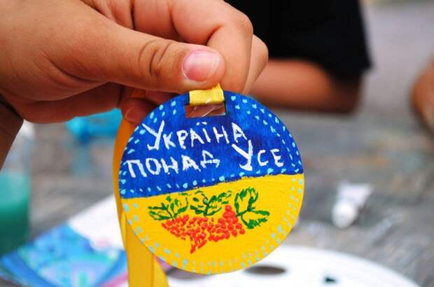 Мир должен Украине Мир должен Украине