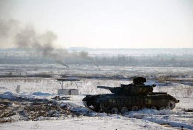 Трое украинских военных уехали из АТО на БТРе