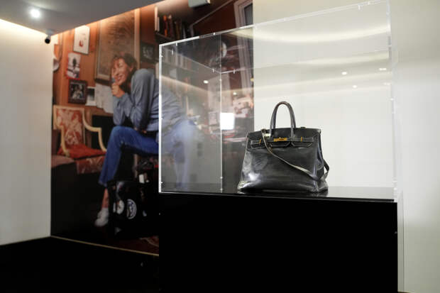 Первая сумка Hermès Birkin ушла на торгах за 800 миллионов рублей