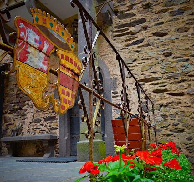 Замок Эльц (Burg Eltz), Германия